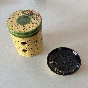 Decorative Ceramic Garlic keeper Set